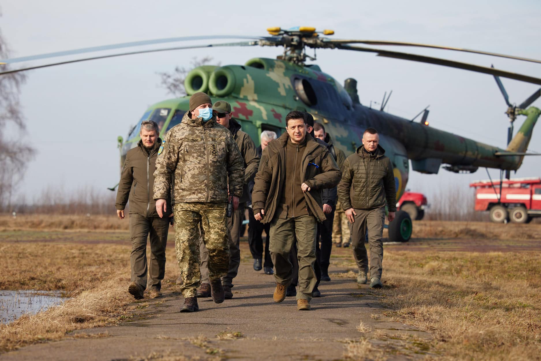 נשיא אוקראינה וולודימיר זלנסקי מבקר ביחידה צבאית ימים ספורים לפני פלישת רוסיה לאוקראינה, 16 בפברואר 2022 (צילום: עמוד הפייסבוק של נשיא אוקראינה)