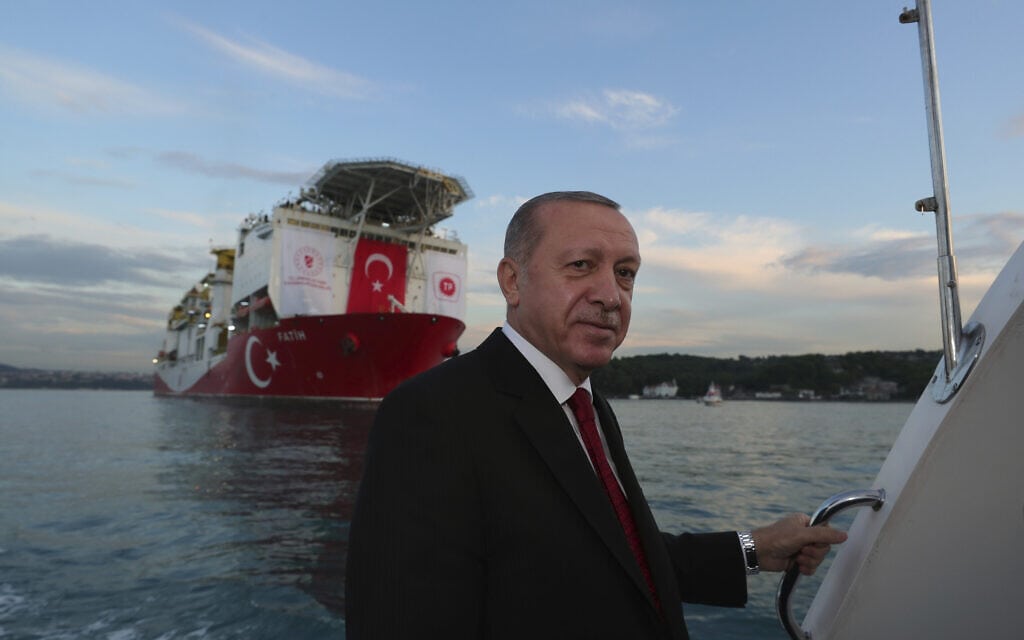 נשיא טורקיה רג&#039;פ טאיפ ארדואן במצר בוספורוס, מאי 2020 (צילום: Presidential Press Service via AP)