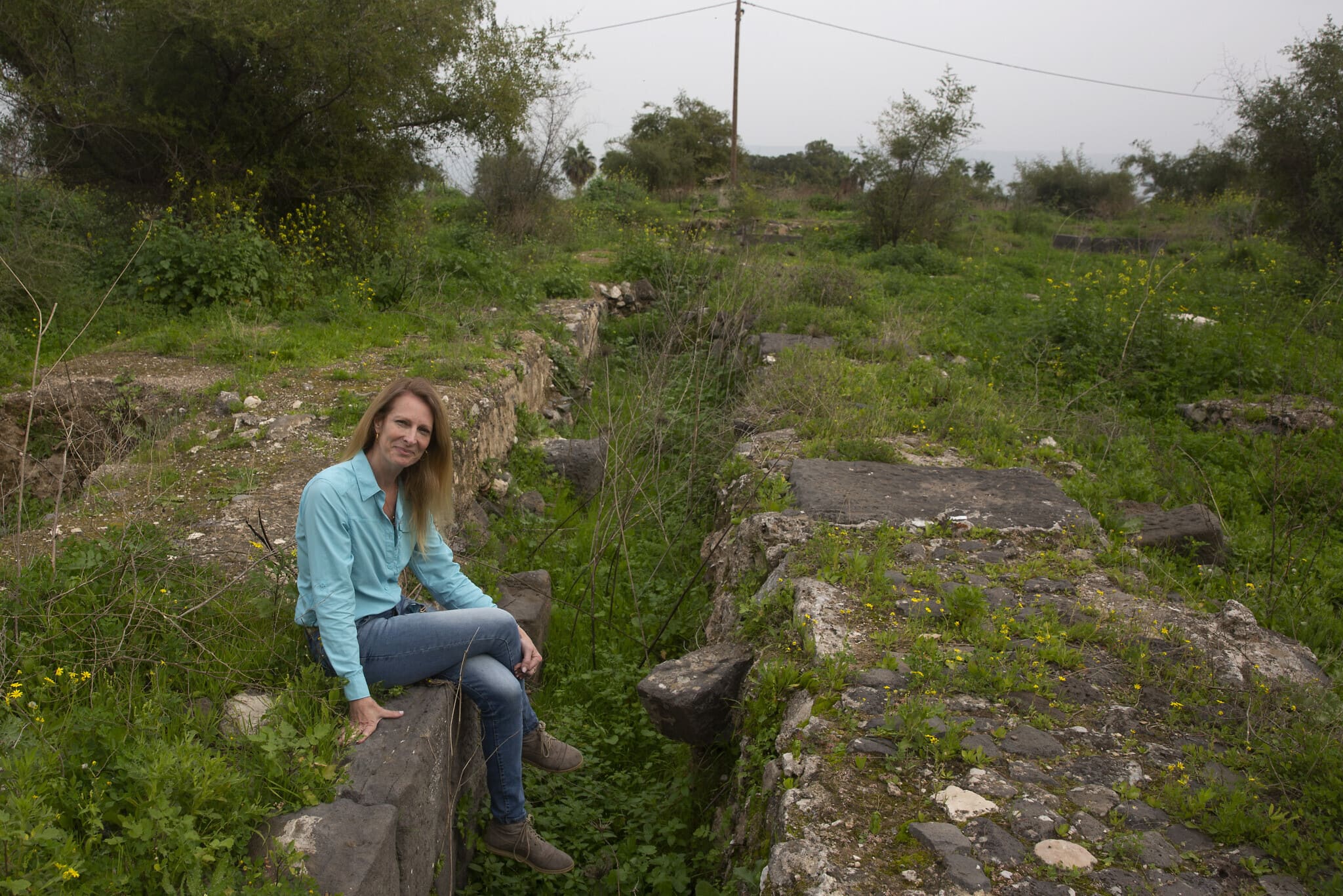 ד&quot;ר קטיה ציטרין־סילברמן, ארכיאולוגית מהאוניברסיטה העברית בירושלים, באתר של מסגד אל־ג&#039;ומעה בטבריה, 27 בינואר 2021 (צילום: AP Photo/Maya Alleruzzo)