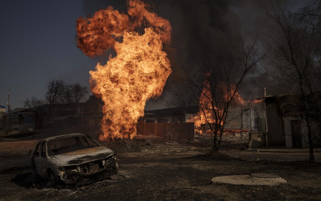 הריסות בחארקיב בעקבות תקיפה רוסית, 25 במרץ 2022 (צילום: AP Photo/Felipe Dana)