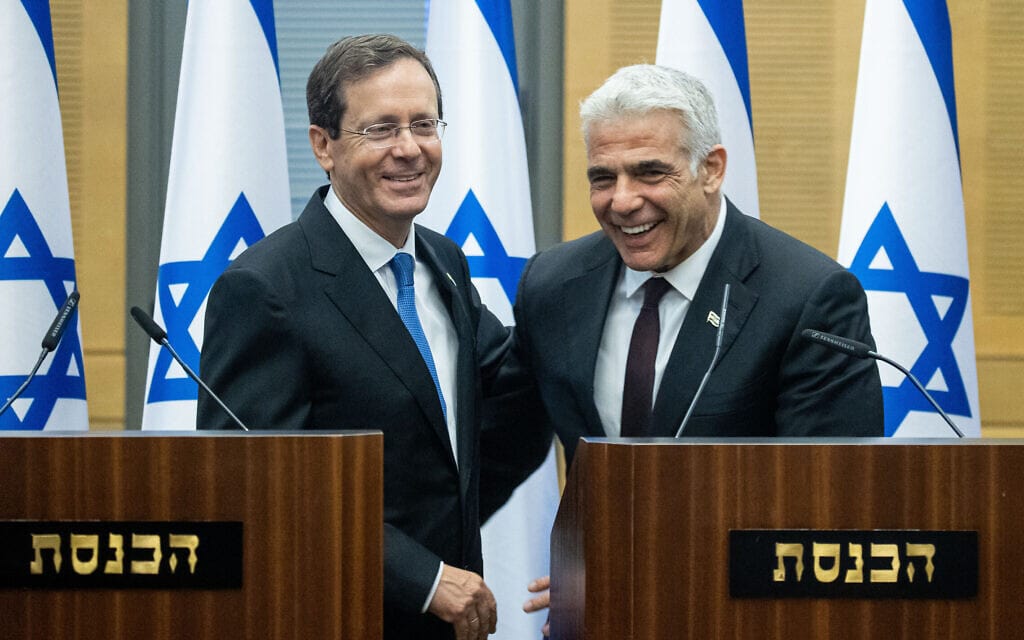 שר החוץ יאיר לפיד ונשיא המדינה יצחק הרצוג (צילום: יונתן זינדל/פלאש90)