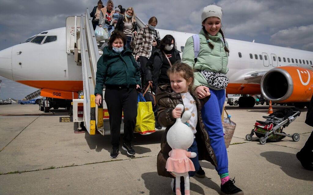פליטים אוקראינים, זכאי חוק השבות, מגיעים לישראל ב-17 במרץ 2022 (צילום: יוסי זליגר/פלאש90)