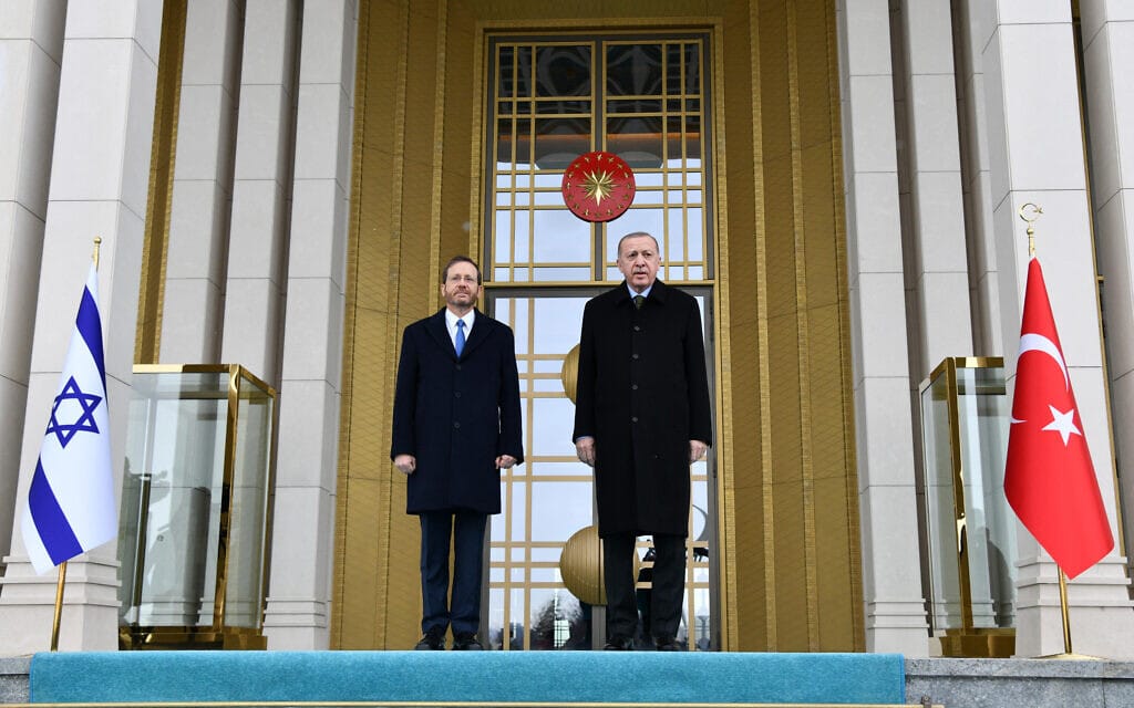 נשיא המדינה יצחק הרצוג ונשיא טורקיה רג&#039;פ טאיפ ארדואן בטקס קבלת הפנים בארמונו, 9 במרץ 2022 (צילום: חיים צח / לע&quot;מ)