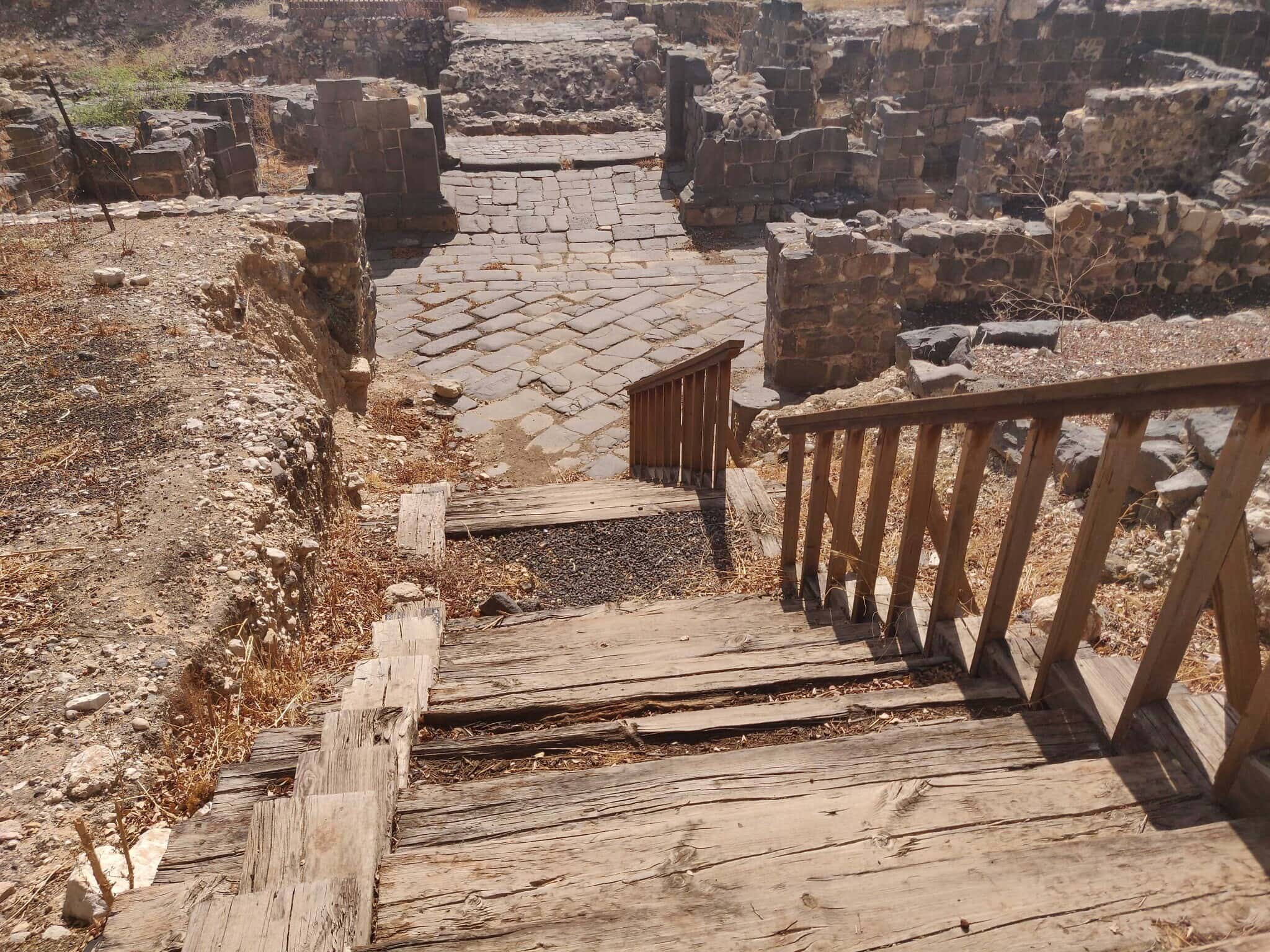 האתר המוזנח של שער העיר הדרומי העתיק, טבריה, 19 באוקטובר 2021 (צילום: מיכאל בכנר)