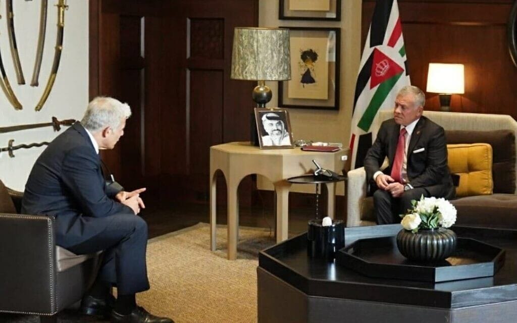 שר החוץ יאיר לפיד ומלך ירדן עבדאללה, 10 במרץ 2022 (צילום: משרד החוץ)