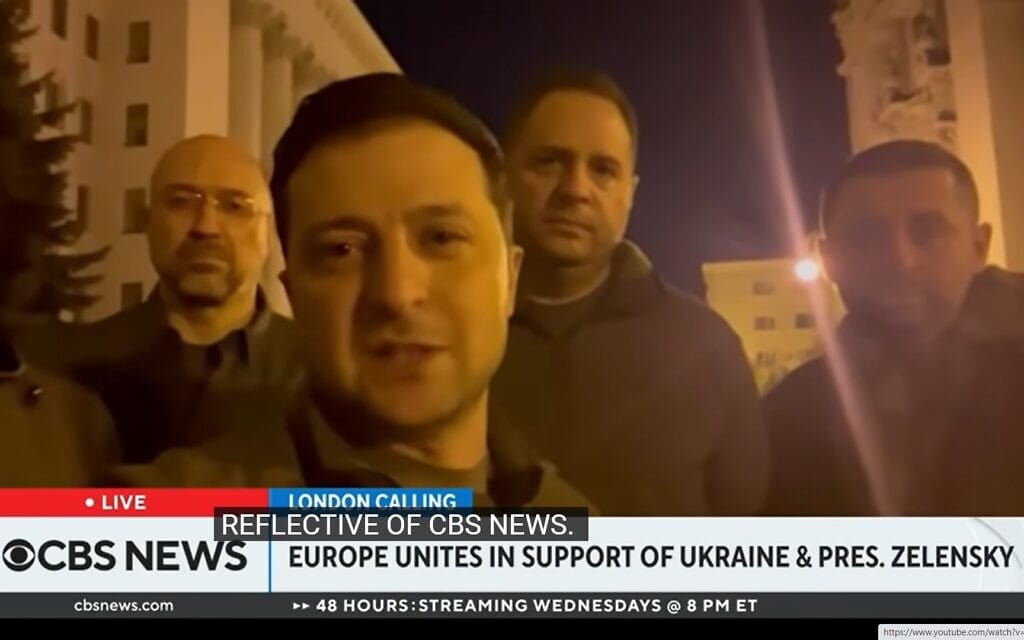 וולודימיר זלינסקי, נשיא אוקראינה, בסרטונים מהשטח שמוקרנים בתקשורת העולמית, צילום מסך מ-CBS News