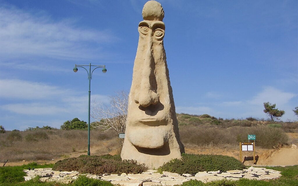 פסל שומר הגבעות בנס ציונה (צילום: ד"ר אבישי טייכר, פיקיוויקי)
