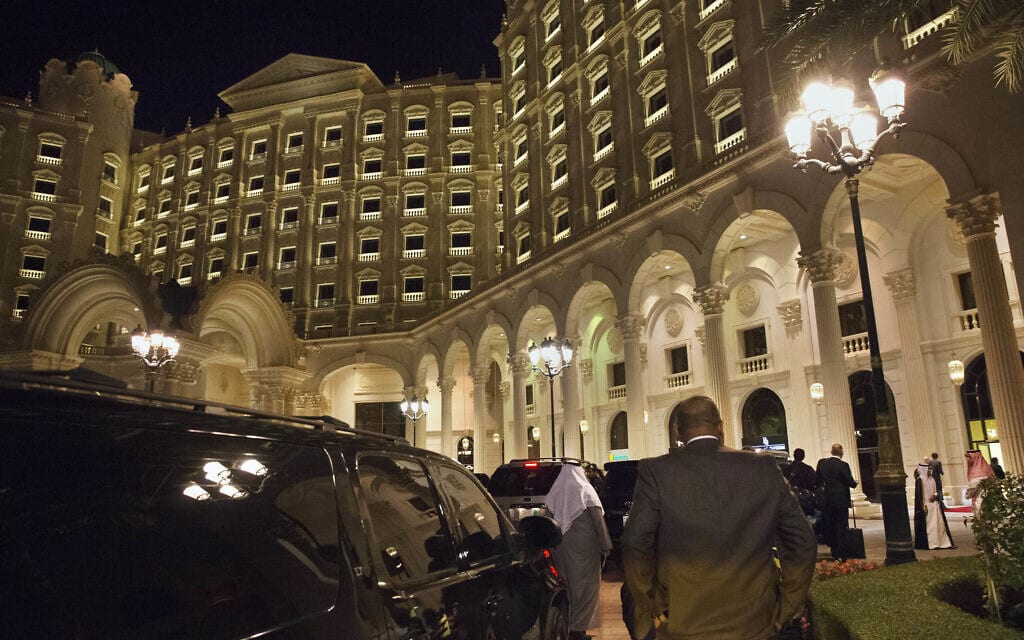 מלון ריץ-קרלטון בריאד, ערב הסעודית, בעת שהמיליונרים הסעודים נכלאו שם על ידי יורש העצר מוחמד בן סלמאן, 23 בינואר 2016 (צילום: AP Photo/Jacquelyn Martin)