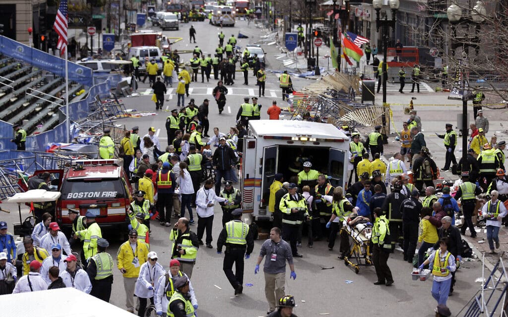 זירת הפיגוע במרתון בוסטון ב-2013 (צילום: AP Photo/Charles Krupa)