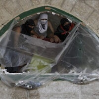 עימותים בין פלסטינים לכוחות המשטרה במסגד אל אקצא, אפריל 2022 (צילום: AP Photo/Mahmoud Illean)