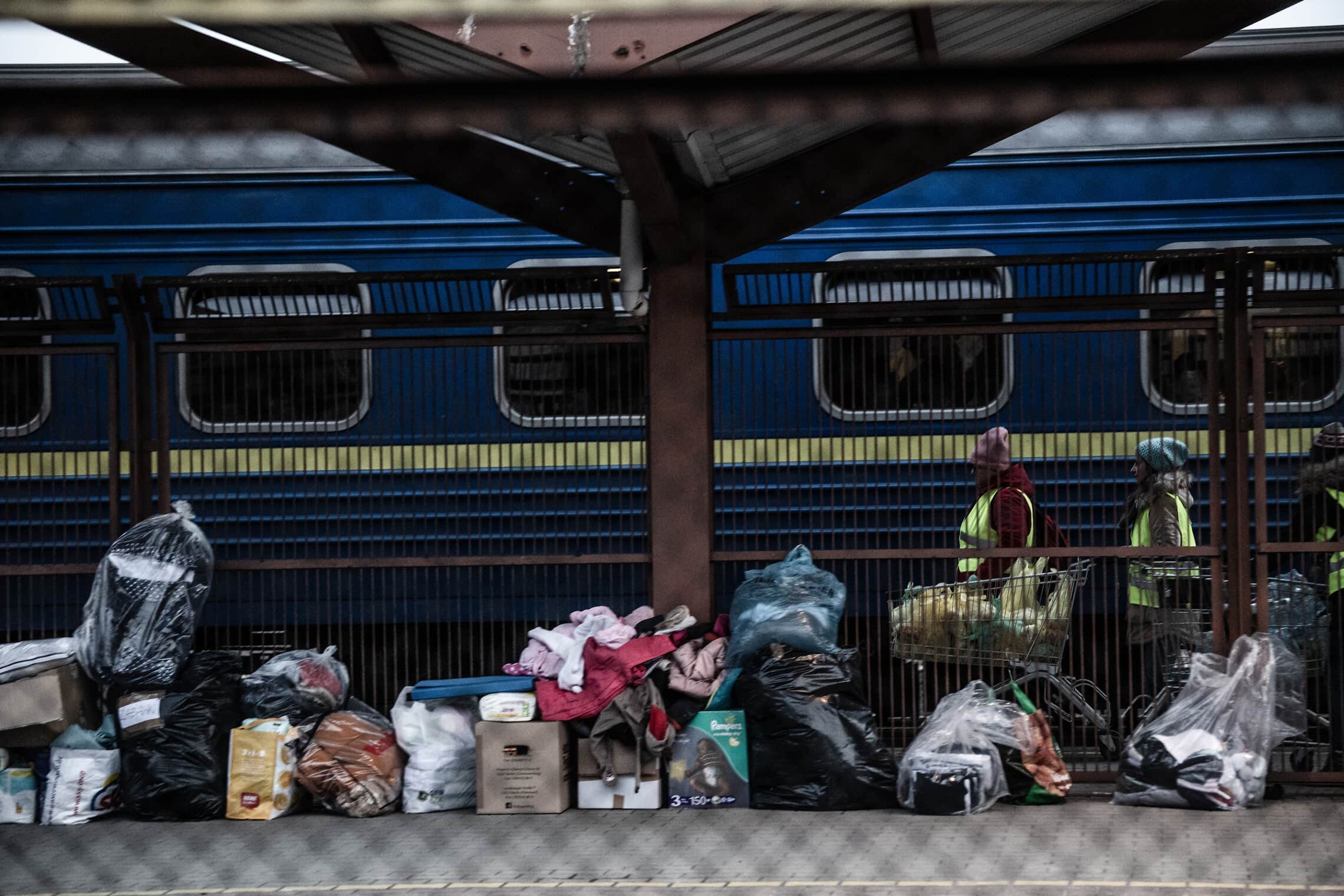 רכבת עמוסה בסיוע הומניטרי ובמתנדבים בדרך לאוקראינה (צילום: גילעד שדה)