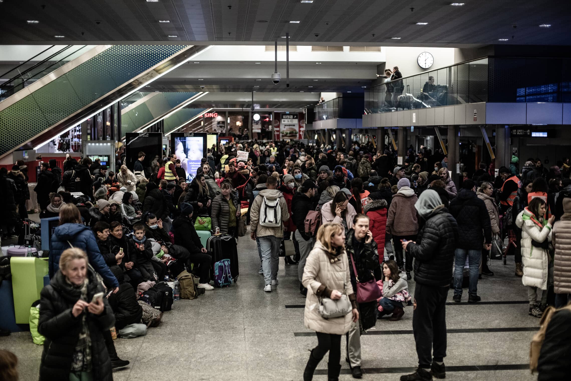 פליטים בתחנת הרכבת בקרקוב (צילום: גילעד שדה)