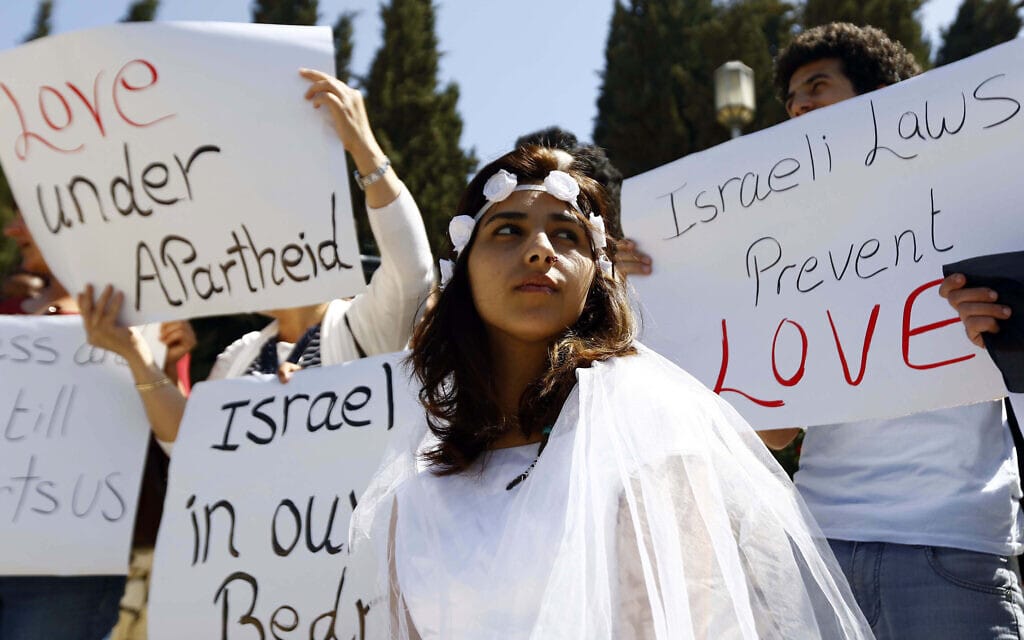 הפגנה נגד חוק האזרחו בירושלים ב-14 באפריל 2013 (צילום: Sliman Khader/FLASH90)