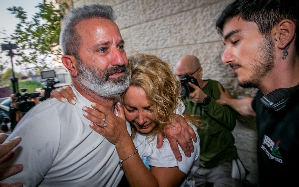 מורדי ונטלי אוקנין, הישראלים שנעצרו בטורקיה מכיוון שצילמו את ארמונו של ארדואן, לאחר שחרורם, 18 בנובמבר 2021 (צילום: יוסי אלוני/פלאש 90)