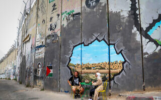 ציור קיר של אל אקצא על החומה בין העיר העתיקה לבית בית לחם (צילום: Wisam Hashlamoun/Flash90)