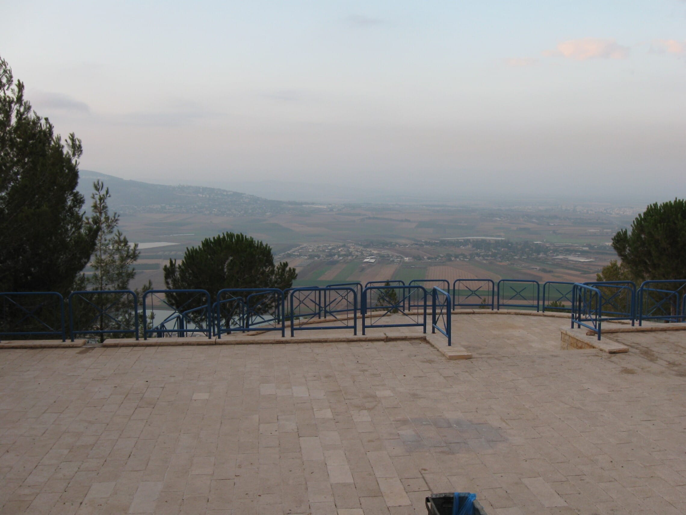 נוף מהר הקפיצה בנצרת, מבט לכיוון עמק יזרעאל (צילום: ויקיפדיה)