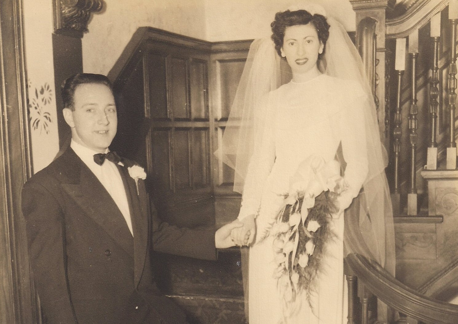 אולגה ציק קיי עם בעלה ג&#039;ורג&#039; קיי ביום חתונתם, ניו יורק, 19 בפברואר 1950 (צילום: באדיבות אולגה ציק קיי)