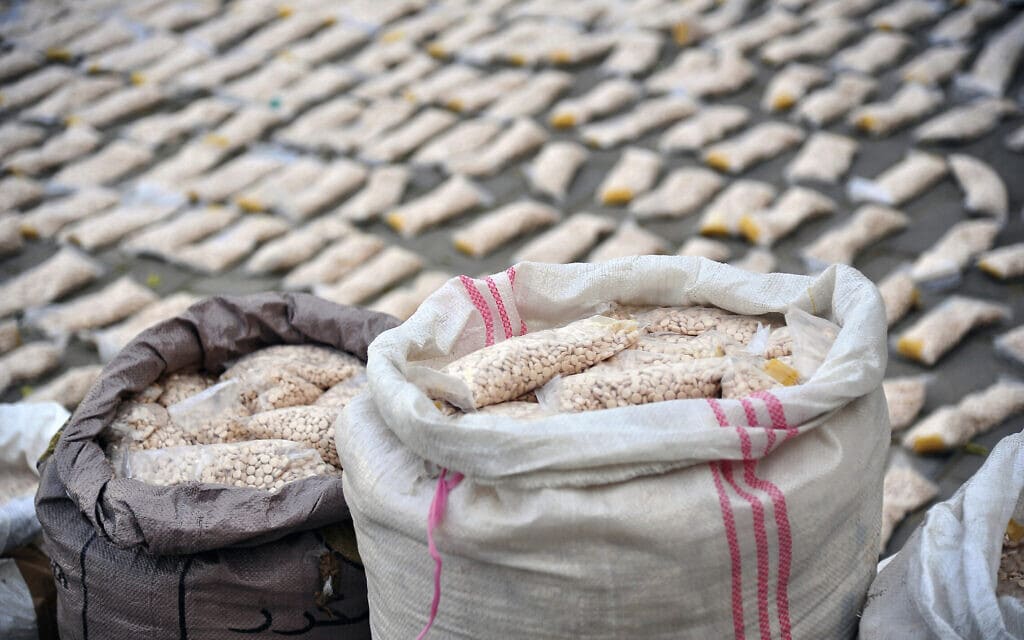 כדורי סם קפטגון, אמפטמינים שמיוצרים בסוריה ומשווקים לעולם הערבי (צילום: SANA via AP)