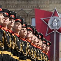 הכנות לצעדה הצבאית בכיכר האדומה במוסקבה לרגל יום הניצחון ב-9 במאי 2022 (צילום: AP Photo/Alexander Zemlianichenko)