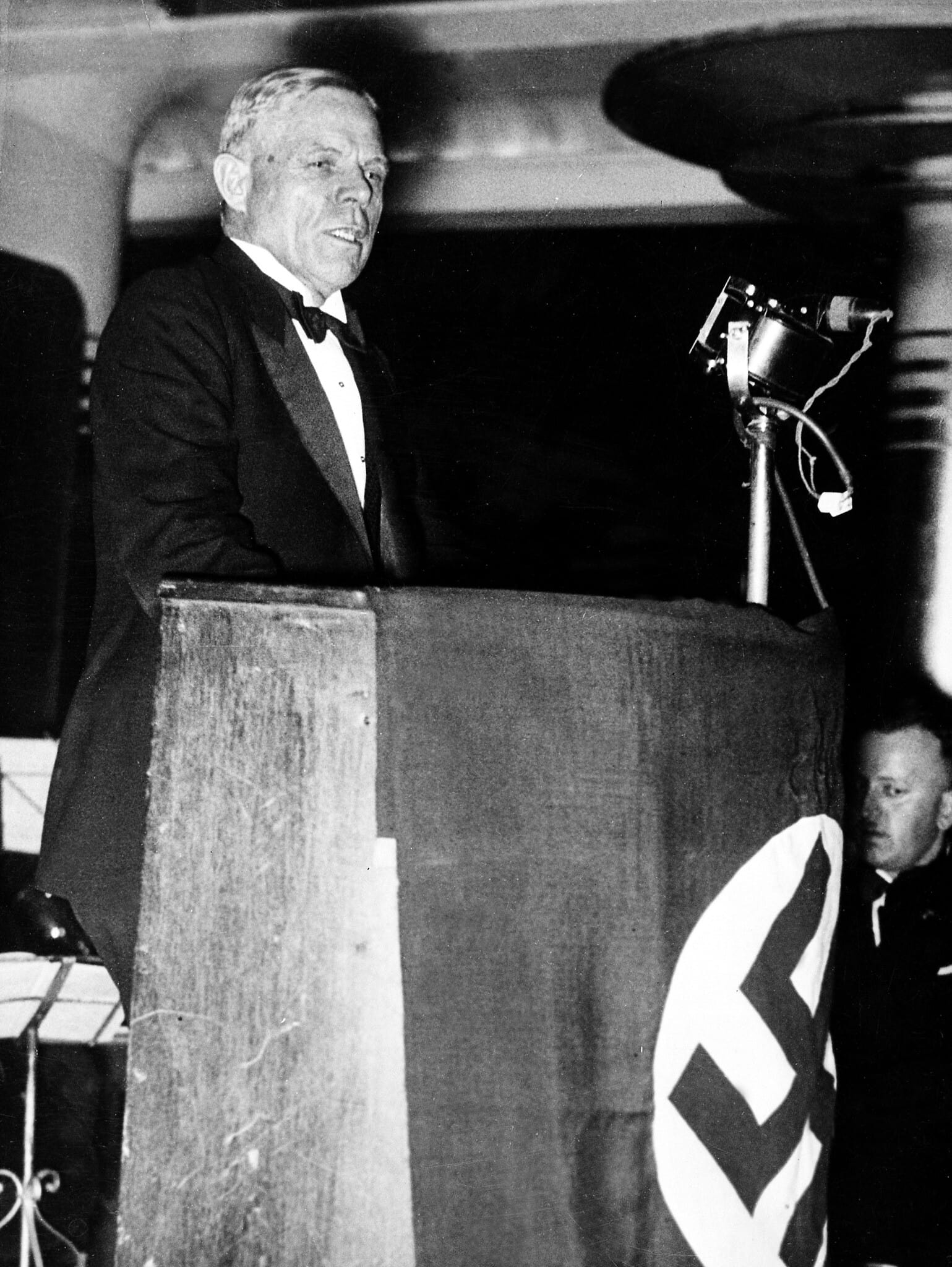 ד&quot;ר ויליאם א. דוד, שגריר ארה&quot;ב לגרמניה, נואם בפסטיבל לחילופי תלמידים בברלין, 29 במאי, 1935 (צילום: AP Photo)
