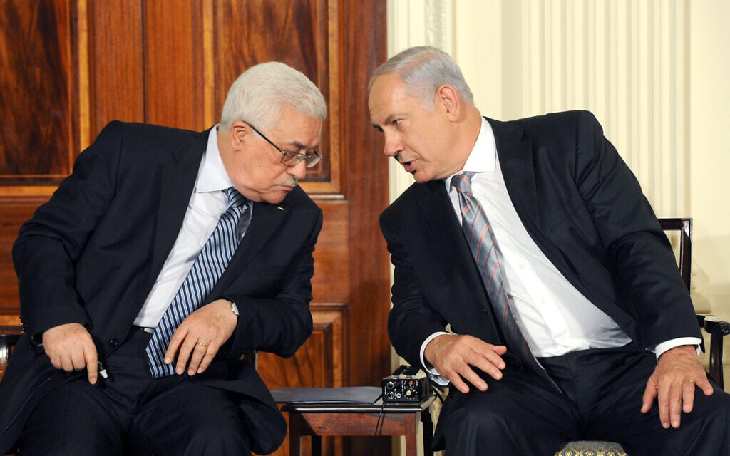 ארכיון: ראש הממשלה בנימין נתניהו עם נשיא הרשות הפלסטינית מחמוד עבאס (אבו מאזן) בוושינגטון, 1 בספטמבר 2010 (צילום: לע&quot;מ)