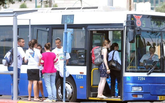 אוטובוס של דן בתל אביב, יוני 2011 (צילום: Yossi Zeliger/FLASH90)