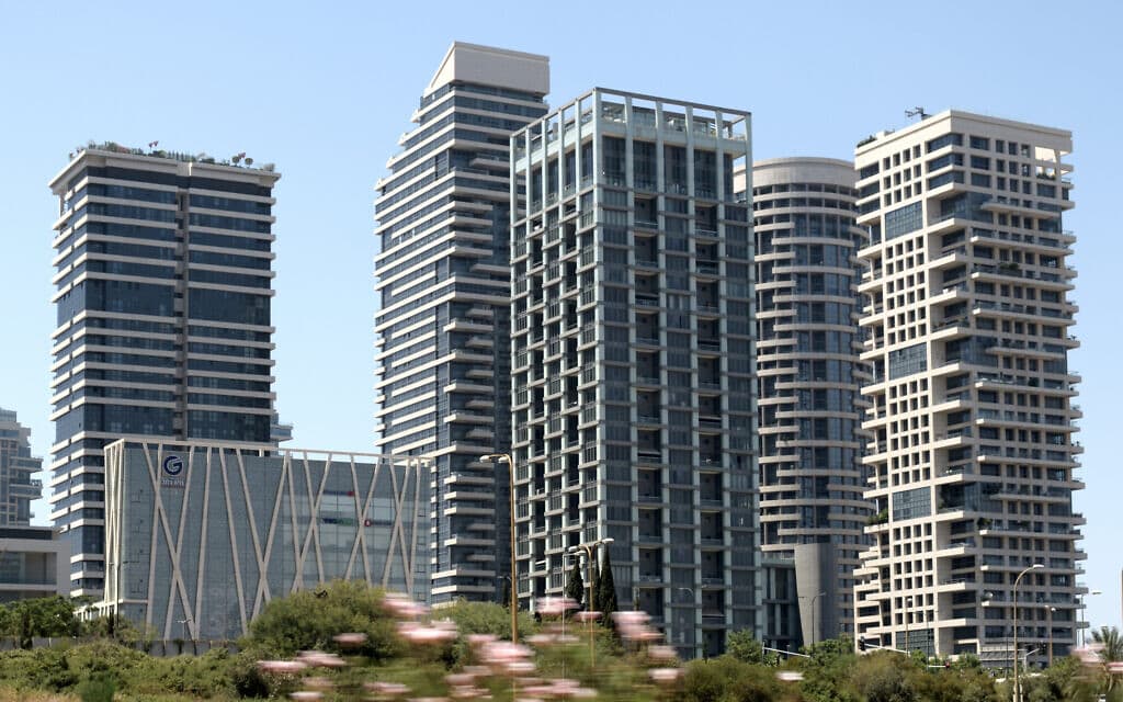 מגדלי מגורים בצפון תל אביב (צילום: גילי יערי/פלאש90)