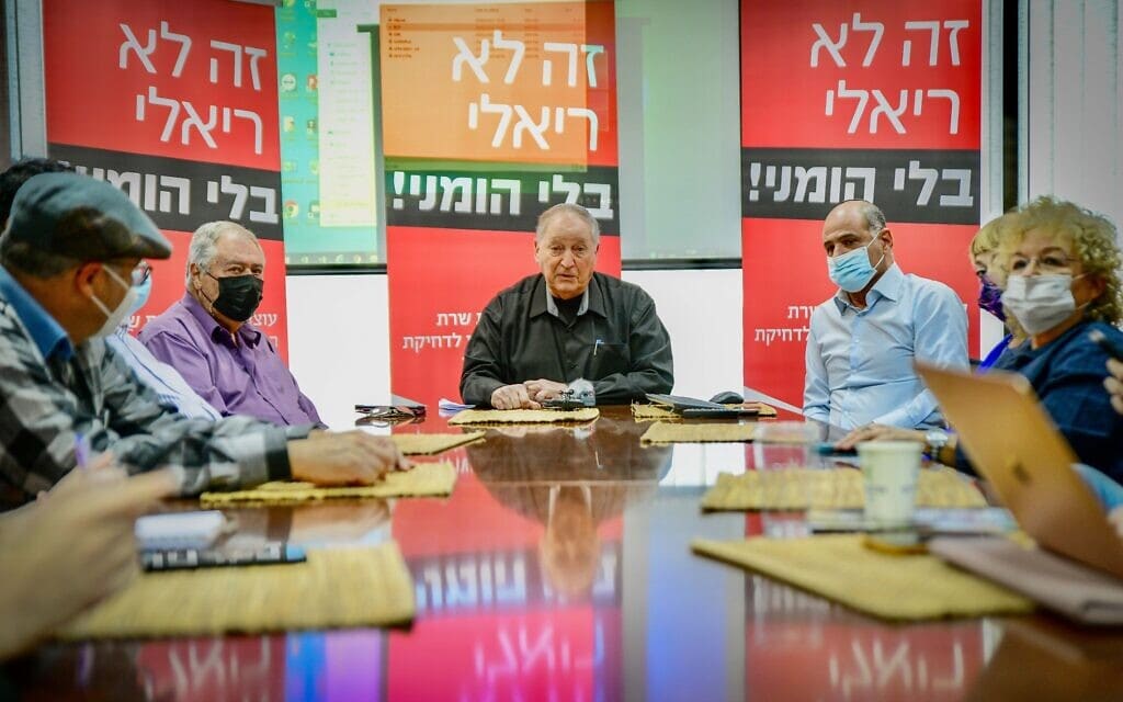 יושב ראש ארגון המורים רן ארז במשרדו בתל אביב, 27 בפברואר 2022 (צילום: אבשלום ששוני, פלאש 90) יושב ראש ארגון המורים רן ארז במשרדו בתל אביב, 27 בפברואר 2022 (צילום: אבשלום ששוני, פלאש 90)