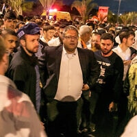 .איתמר בן גביר בזירת הפיגוע באלעד, 5 במאי 2022 (צילום: Yossi Aloni/Flash90)