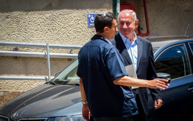 ראש האופוזיציה בנימין נתניהו ליד מצודת זאב בתל אביב, 8 במאי 2022 (צילום: אבשלום ששוני, פלאש 90)