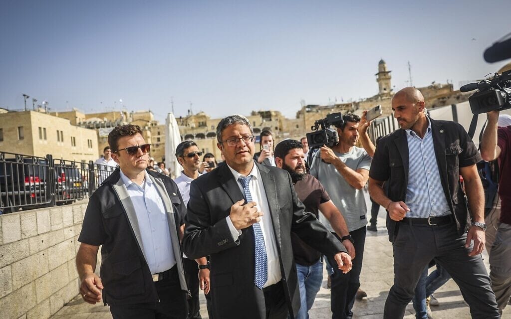 חבר הכנסת איתמר בן גביר בדרכו להר הבית בירושלים, 29 במאי 2022 (צילום: יונתן זינדל, פלאש 90) חבר הכנסת איתמר בן גביר בדרכו להר הבית בירושלים, 29 במאי 2022 (צילום: יונתן זינדל, פלאש 90)