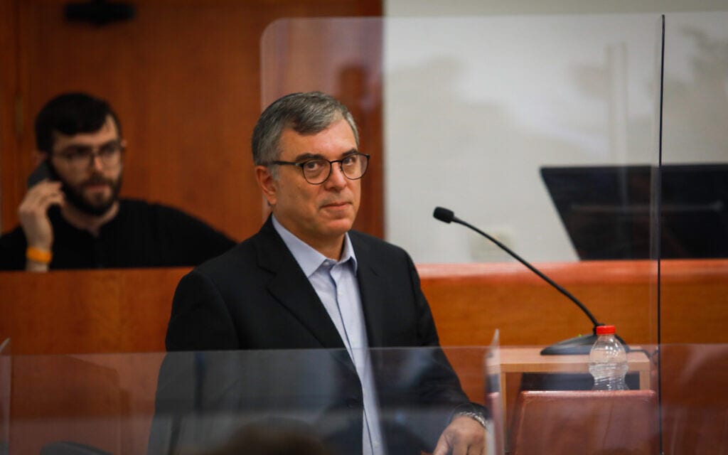 שלמה פילבר על דוכן העדים בבית המשפט המחוזי בירושלים, 10 במאי 2022 (צילום: אורן בן חקון/פול)