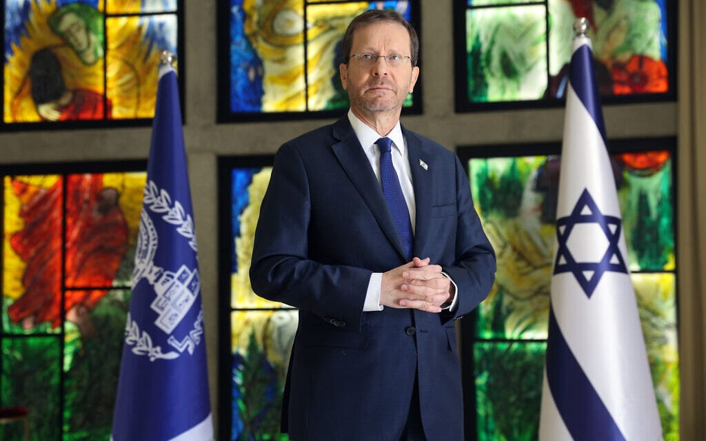 נשיא המדינה יצחק הרצוג בבית הנשיא,14 באפריל 2022 (צילום: אריאל ירוזולימסקי עבור זמן ישראל)