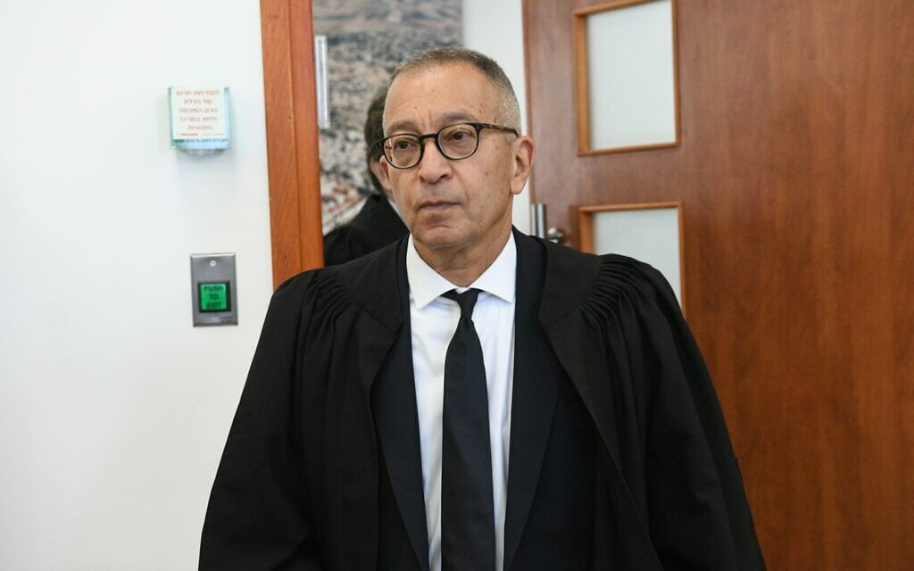 עו&quot;ד בעז בן-צור, סנגורו של בנימין נתניהו, בבית המשפט המחוזי בירושלים, 10 במאי 2022 (צילום: ראובן קסטרו/פול)