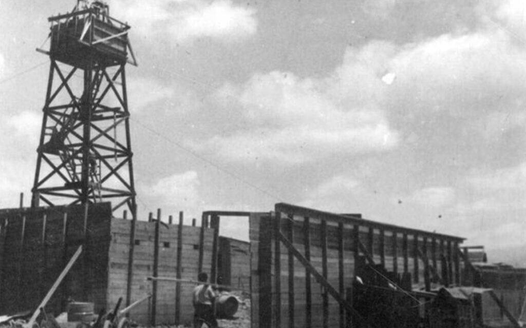 קיבוחומה ומגדל בקיבוץ שער הגולן בשבנייתו, מרץ 1937 (צילום: ויקיפדיה (דורית וינשטיין))