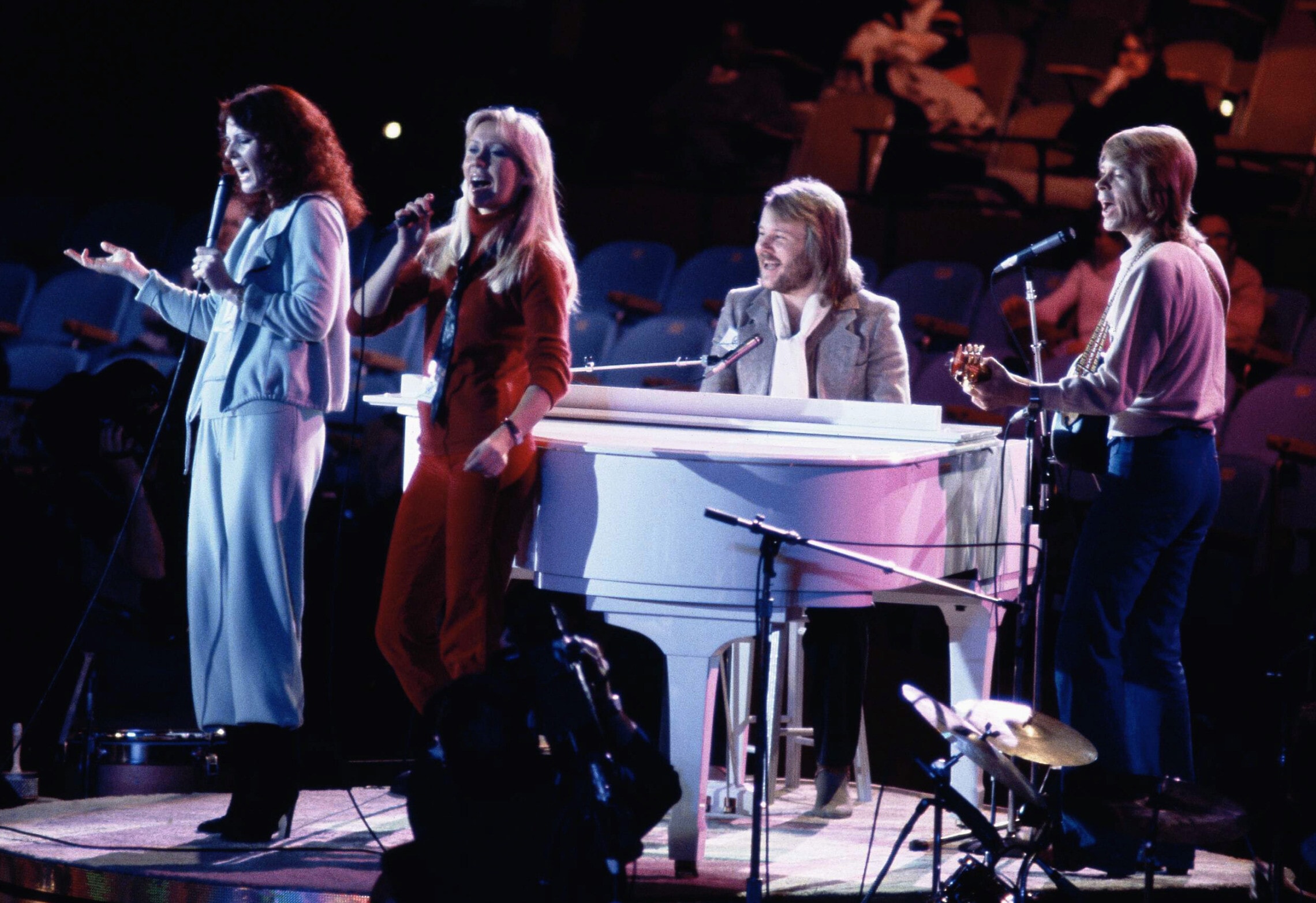 להקת אבבא בהופעה באו&quot;ם ב-1979 (צילום: AP Photo/Ron Frehm)