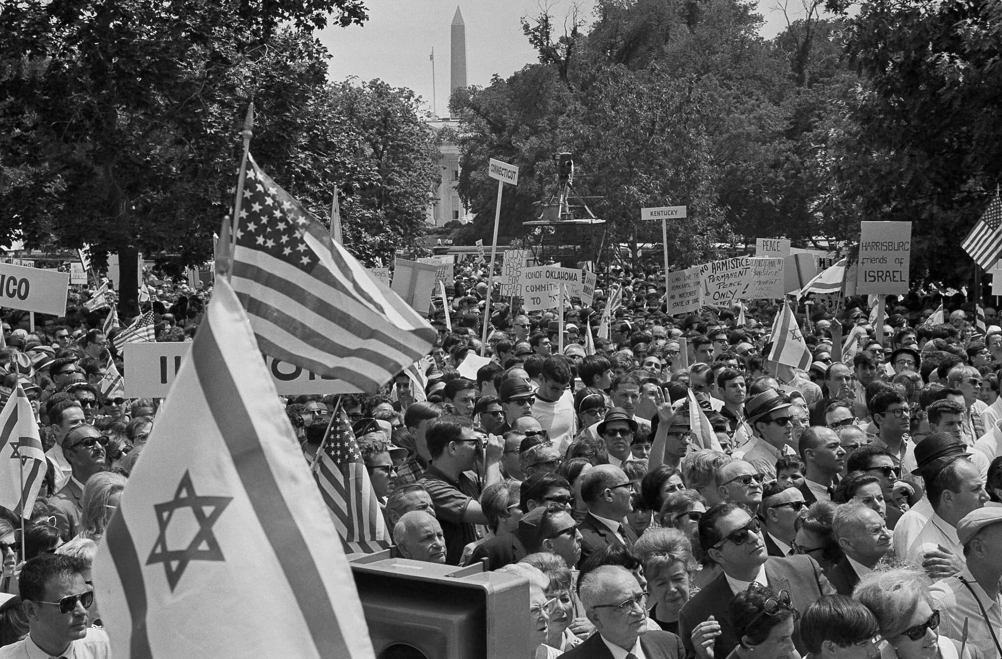 הפגנת תמיכה בישראל ליד הבית הלבן, 8 ביוני 1967 (צילום: AP Photo)