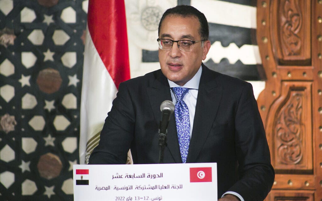 ראש ממשלת מצרים מוסטפא מדבולי (צילום: AP Photo/Hassene Dridi)