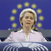 נשיאת נציבות האיחוד האירופי, אורסולה פון דר ליין, 8 ביוני 2022 (צילום: AP Photo/Jean-Francois Badias)