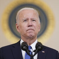 נשיא ארה"ב ג'ו ביידן נואם בבית הלבן על החלטת ביהמ"ש העליון לבטל את הזכות להפלות, 24 ביוני 2022 (צילום: AP Photo/Andrew Harnik)