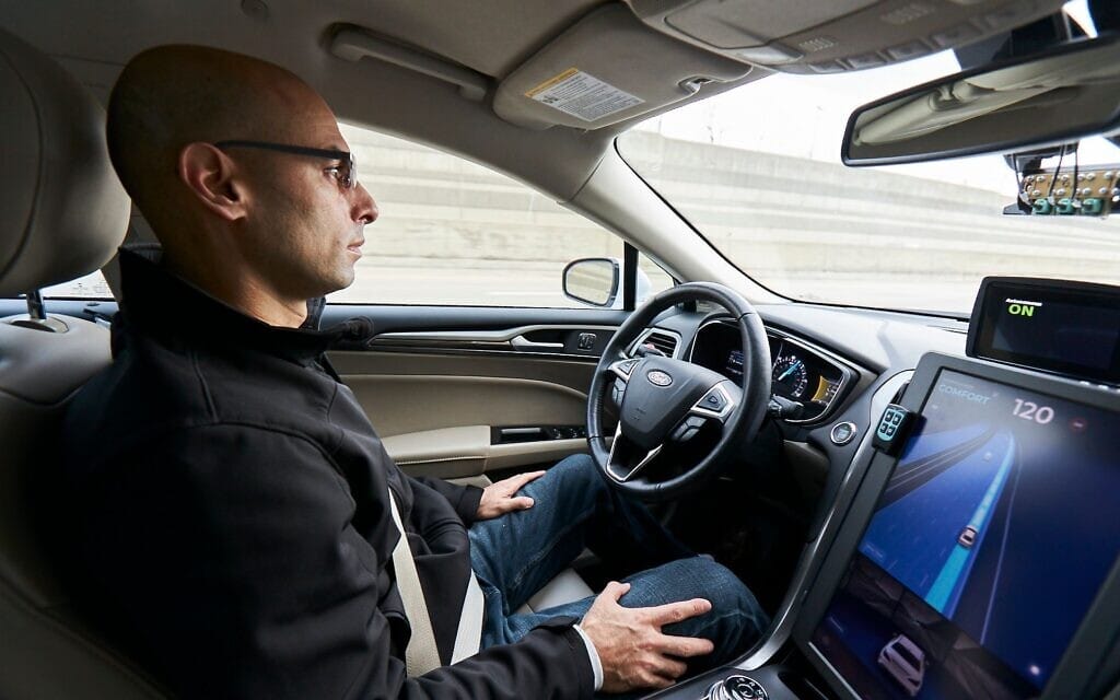 רכב אוטונומי עם המערכת שפיתחה מובילאיי בניסעת מבחן בדטרויט, ארה&quot;ב, 2021 (צילום: Mobileye, an Intel Company)
