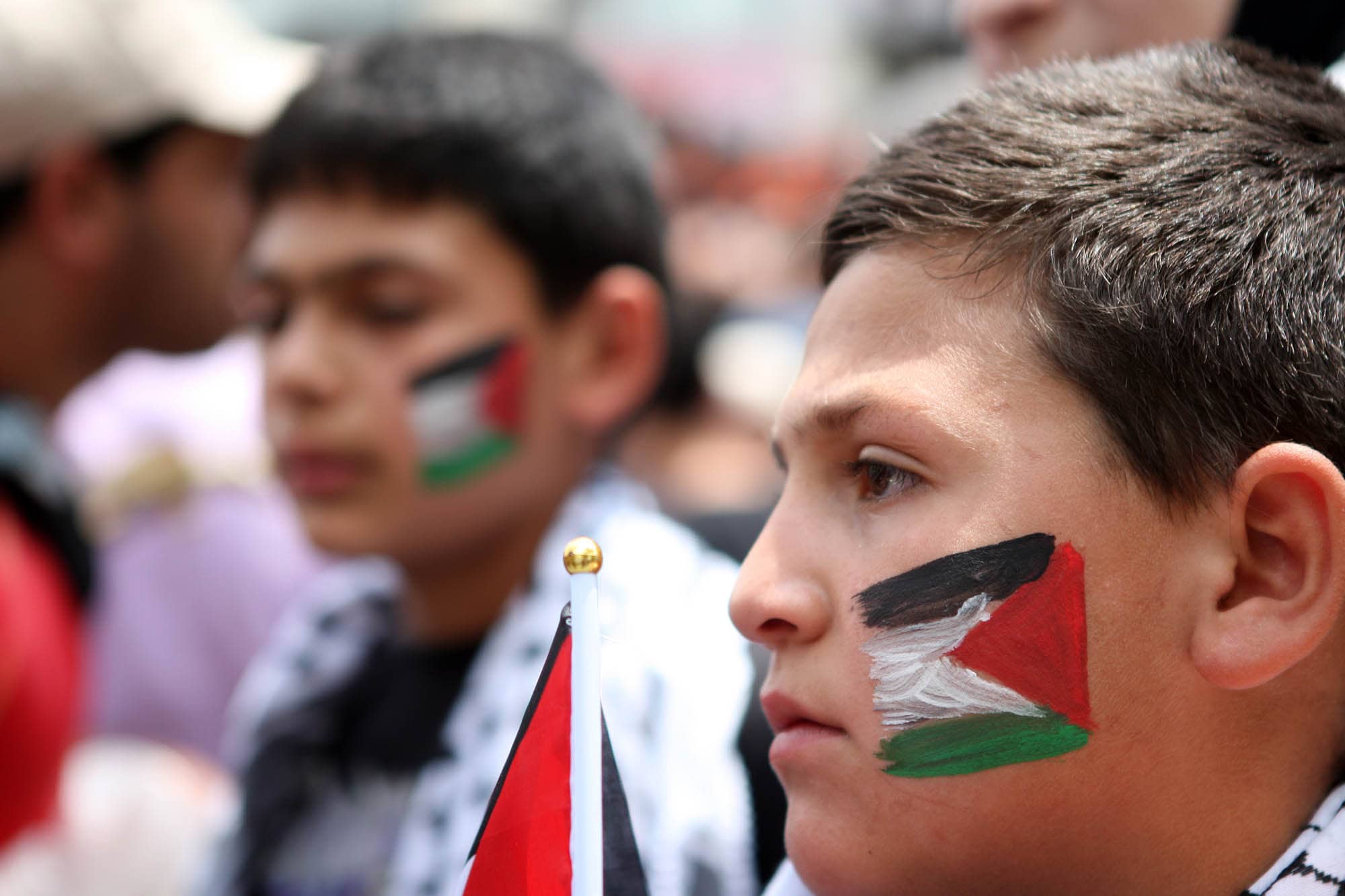 פלסטינים ברמאללה מפגינים ביום הנכבה, 2015 (צילום: STR/Flash90)