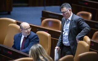 גדעון סער ונפתלי בנט במליאת הכנסת, 11 במאי 2022 (צילום: אוליבייה פיטוסי/פלאש90) גדעון סער ונפתלי בנט במליאת הכנסת, 11 במאי 2022 (צילום: אוליבייה פיטוסי/פלאש90)