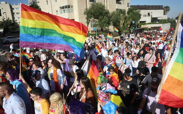 משתתפים לוקחים חלק במצעד הגאווה בירושלים, 2 ביוני 2022 (צילום: יונתן זינדל, פלאש 90) משתתפים לוקחים חלק במצעד הגאווה בירושלים, 2 ביוני 2022 (צילום: יונתן זינדל, פלאש 90)