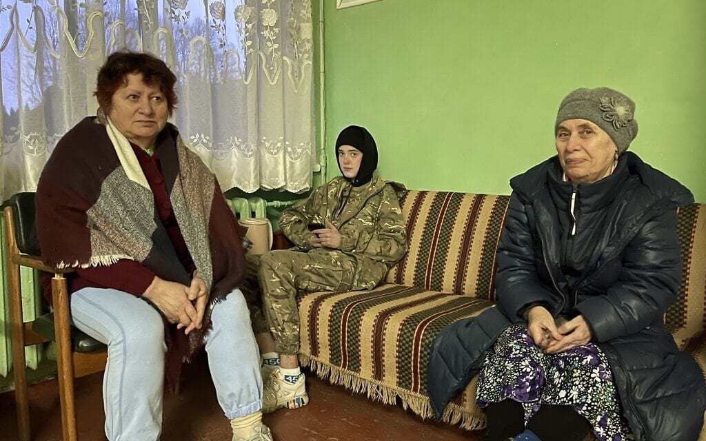 נשים שמצאו מחסה במקלט לפליטים ליד ירוסלבקה, אוקראינה, 19 במרץ 2022 (צילום: Klara Lisinski/ Dorcas Kauffman)