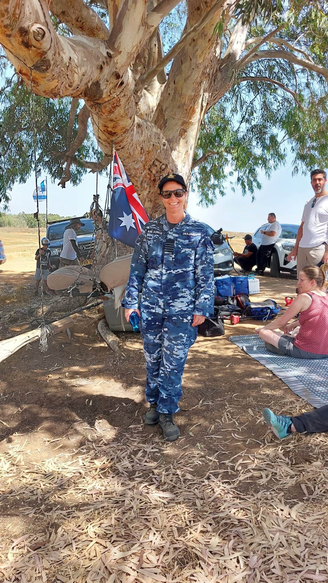 נציגת הצבא האוסטרלי לואיז דזגארדן ליד תל-רוחמה. 10 ביוני 2022 (צילום: עומר שרביט)