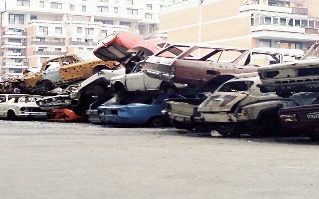 פגרי מכוניות בסראייבו (צילום: חנני רפופורט)