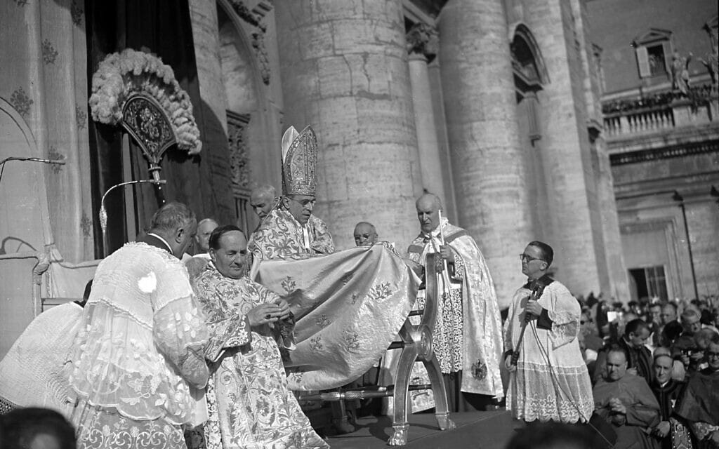 האפיפיור פיוס ה־12 בוותיקן (צילום: רשות הציבור)