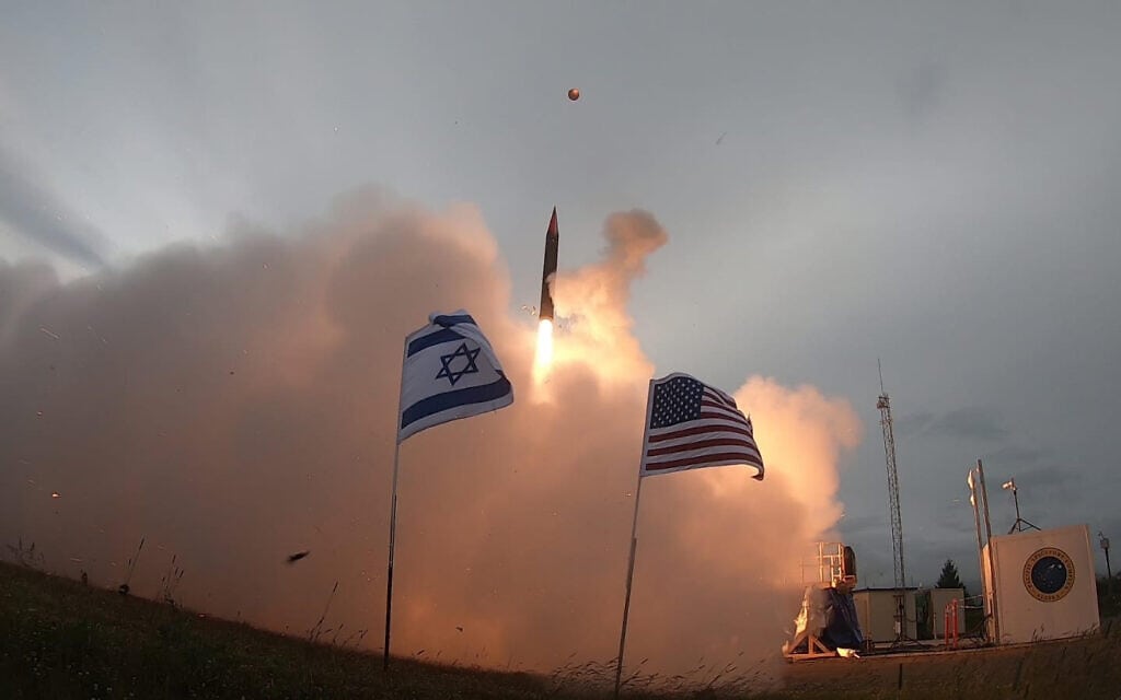 שיגור חץ 3 במסגרת ניסוי באלסקה, ארה"ב, 3 בנובמבר 2019 (צילום: משרד הביטחון)
