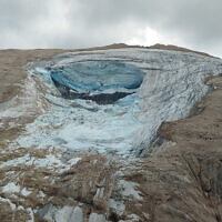 קרחון שהתרסק באלפים באיטליה, 3 ביולי 2022 (צילום: Corpo Nazionale Soccorso Alpino e Speleologico via AP)